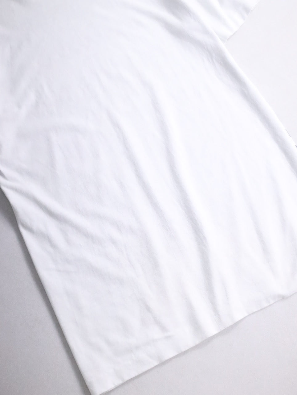 90s newspaper tee white-black