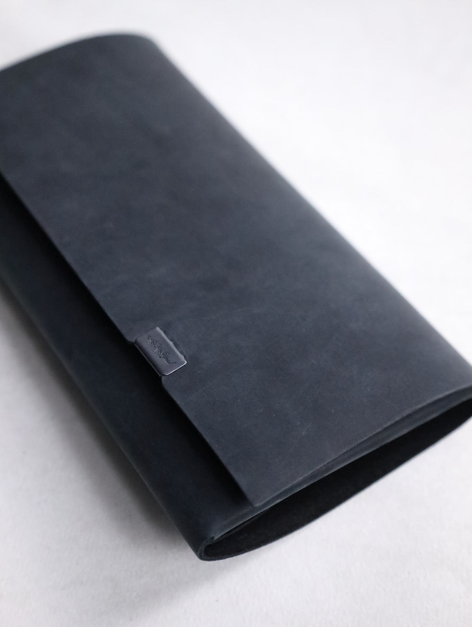 oil nubuck wallet black