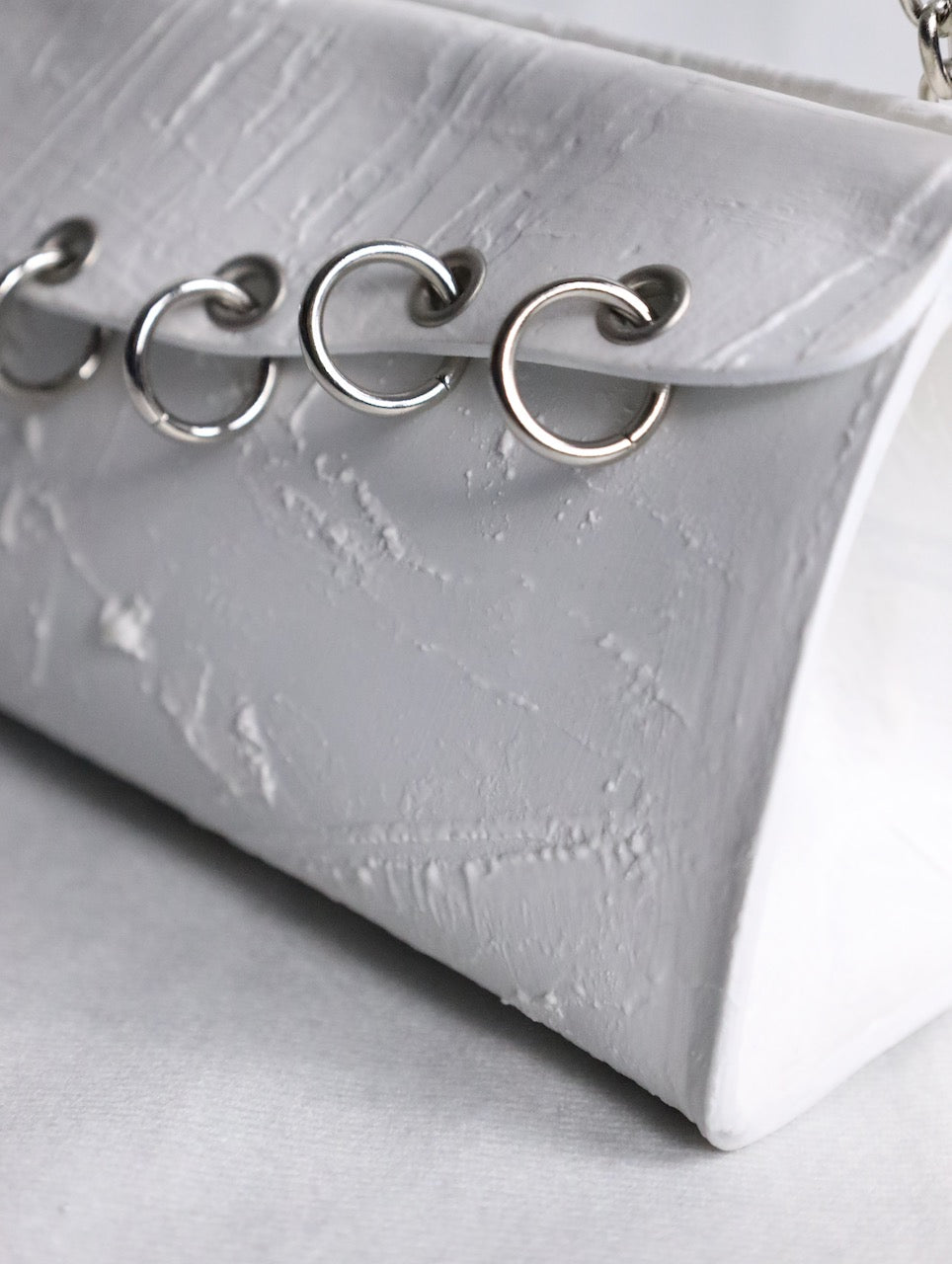 kagari yusuke chatelaine bag white