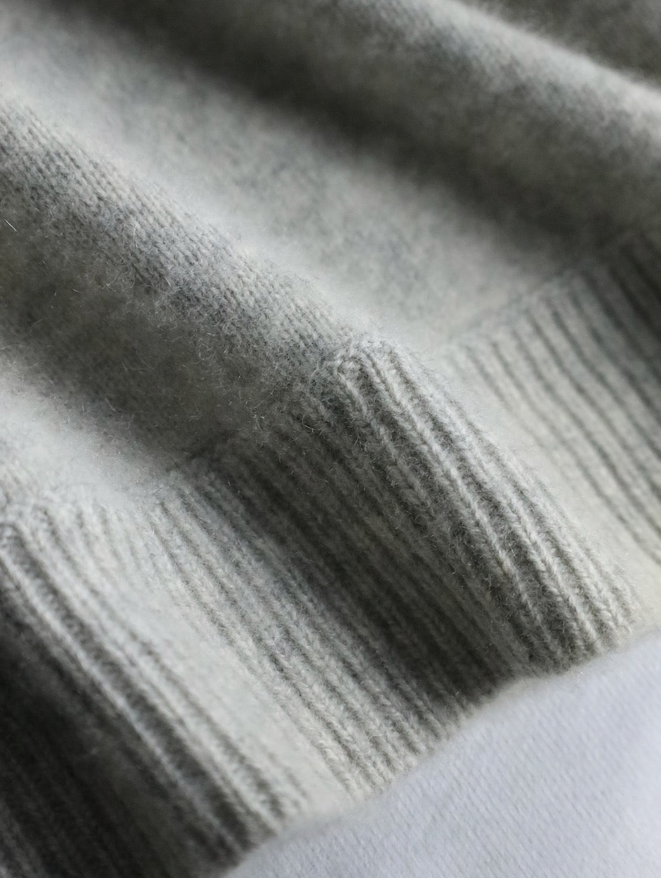 100% cashmere vneck knit light gray