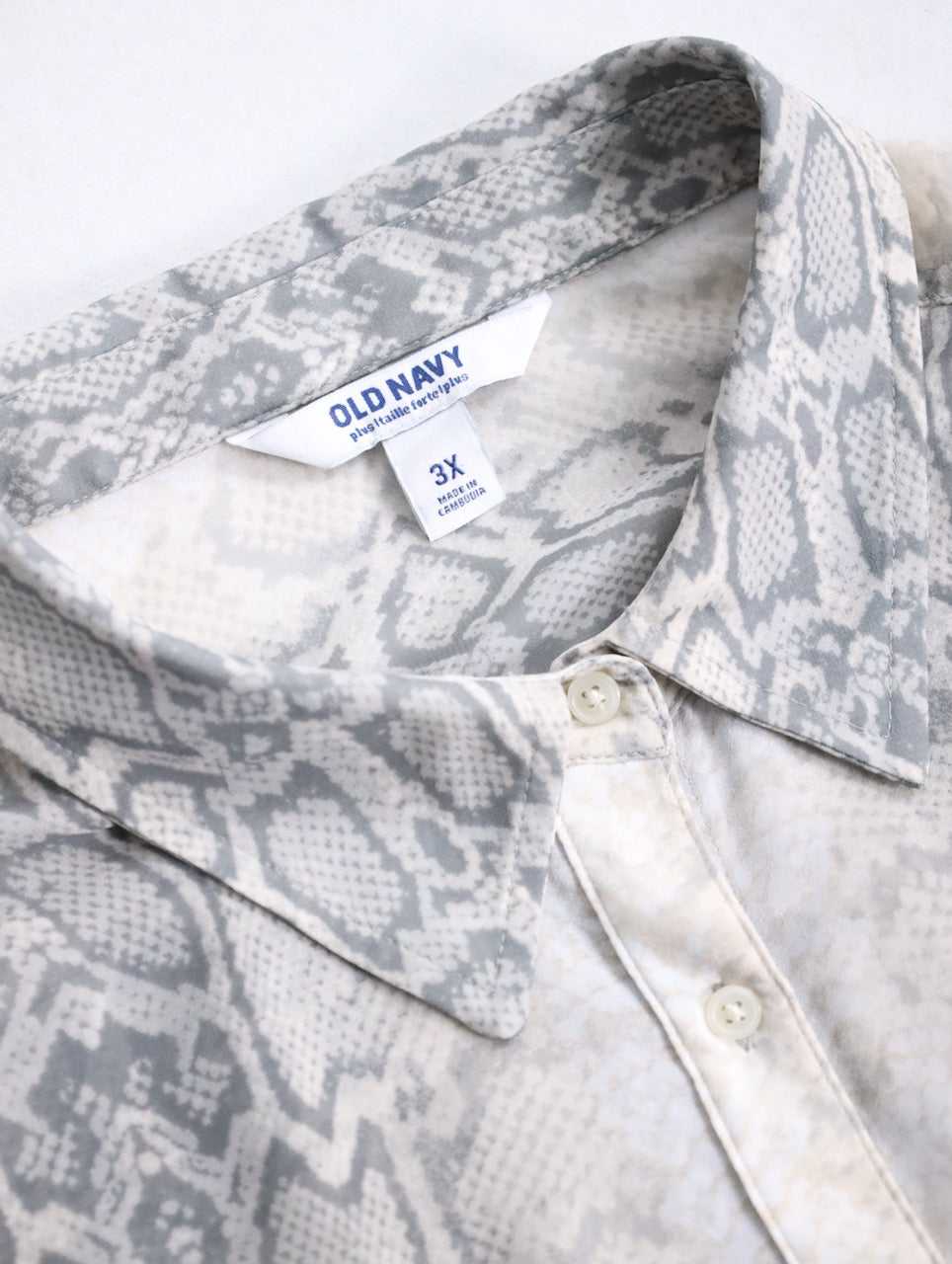 OLD NAVY python pattern sheer shirt ivory-gray