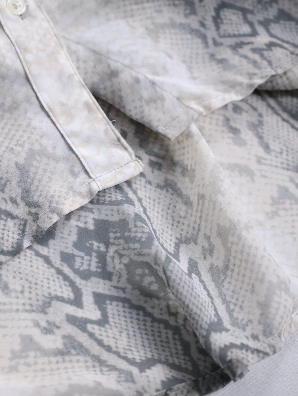 OLD NAVY python pattern sheer shirt ivory-gray