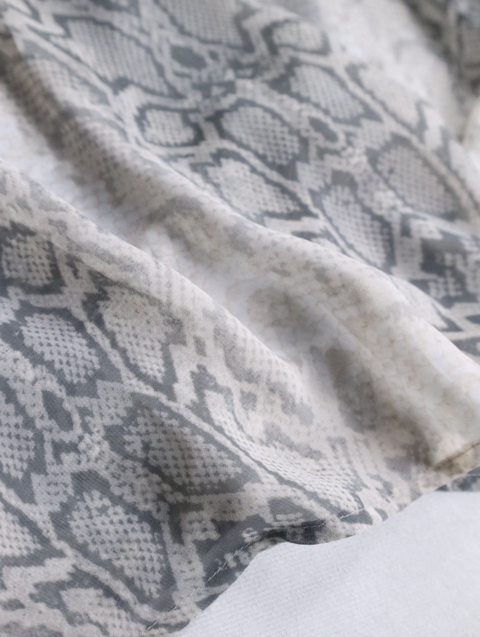 OLD NAVY python pattern sheer shirt ivory-gray