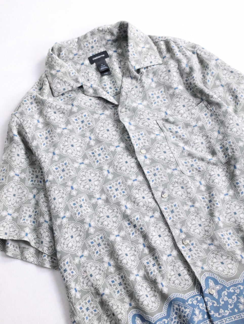 claiborne S/S open collar tile pattern shirt gray-blue-white