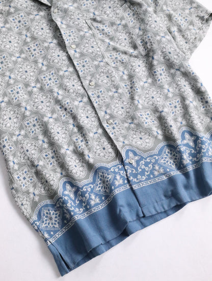 claiborne S/S open collar tile pattern shirt gray-blue-white