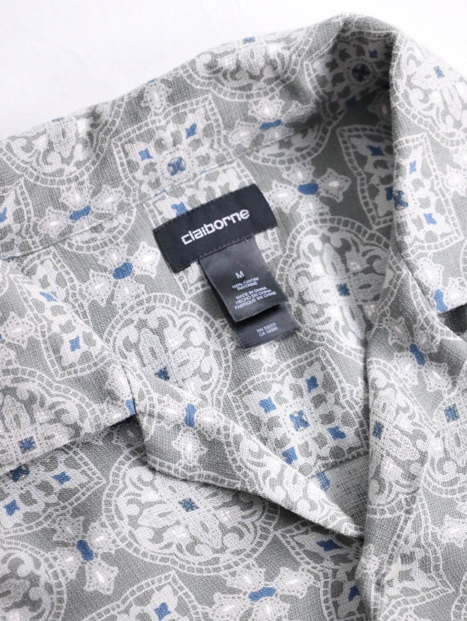 claiborne S/S open collar tile pattern shirt gray-blue-white