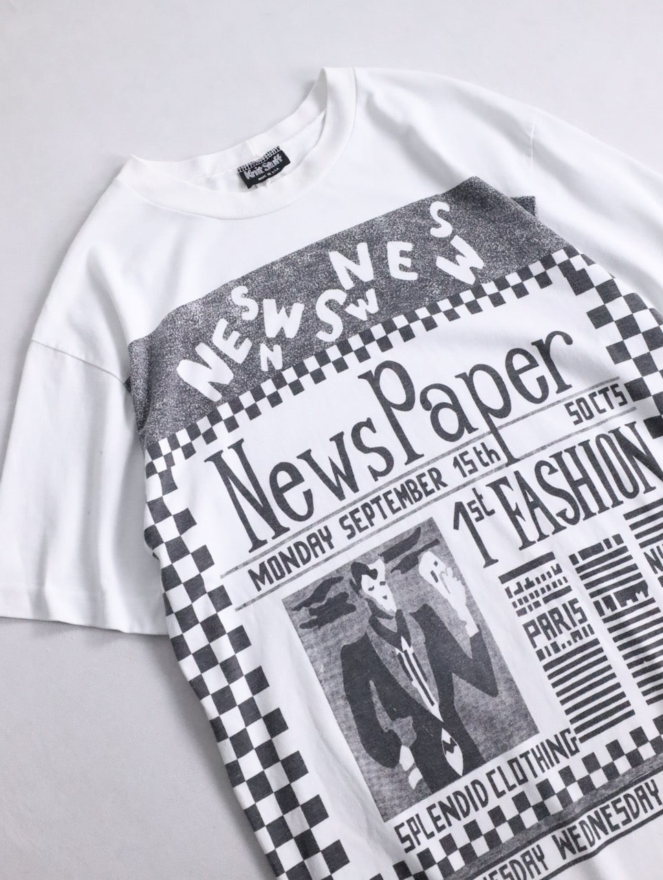 90s newspaper tee white-black