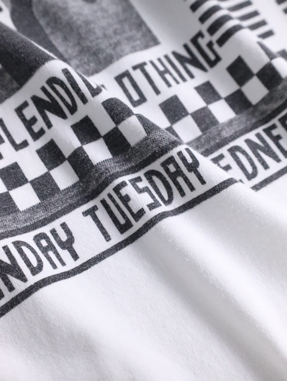 90s newspaper tee white-black