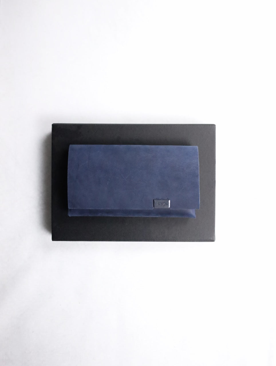 oil nubuck passcase navy