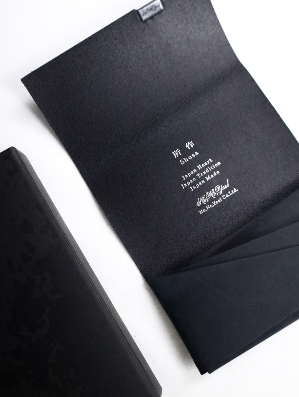 oil nubuck passcase black