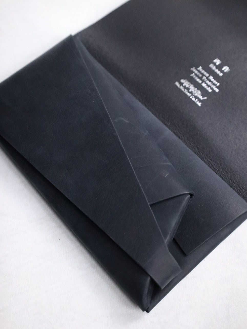 oil nubuck wallet black