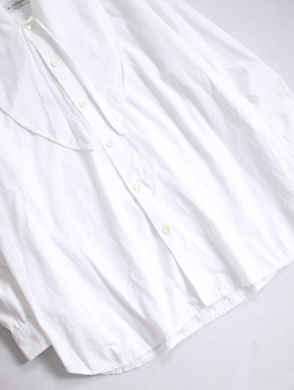 le chateau big collar shirt white