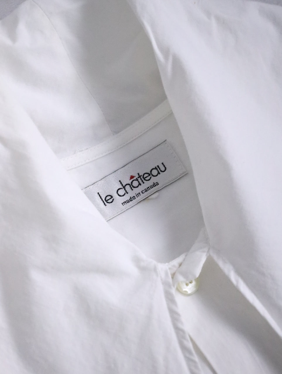 le chateau big collar shirt white