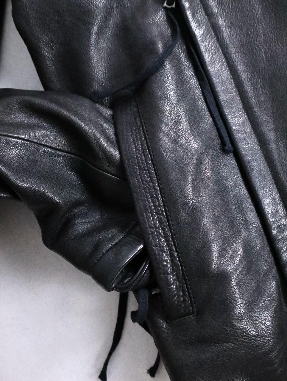 twin zipper collarless leather jackket black