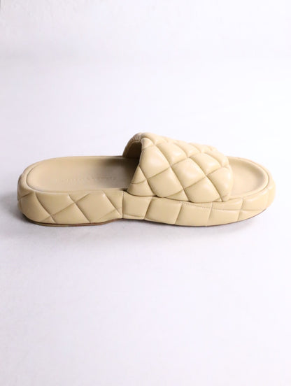 BOTTEGA VENETA padded flat sandals beige