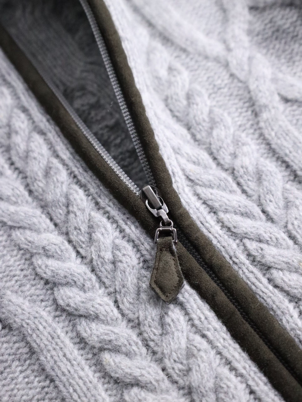 Paul Stuart cotton cashmere cable drivers knit rightgray