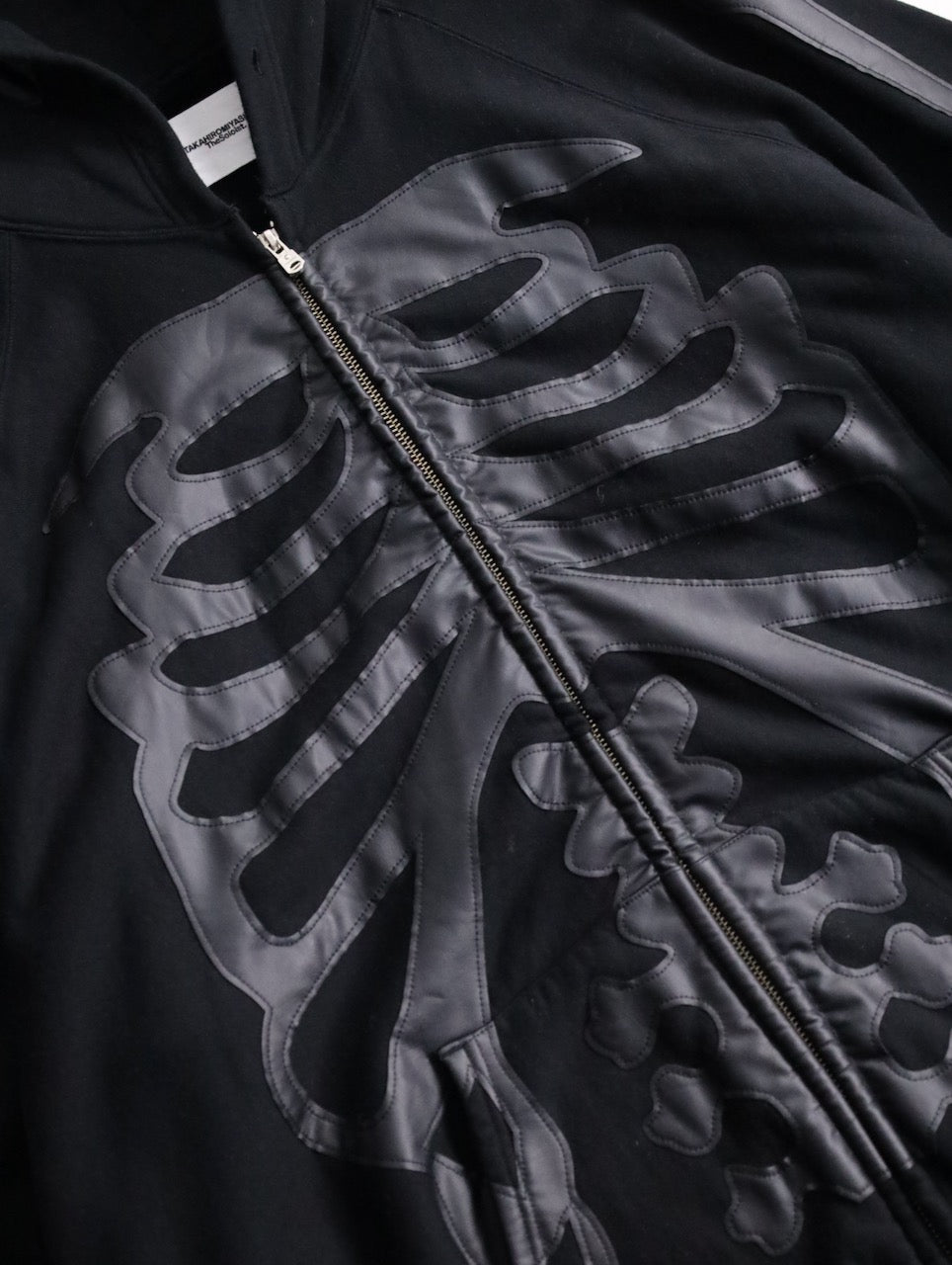 TAKAHIROMIYASHITATheSoloist. bone design zip hoodie black