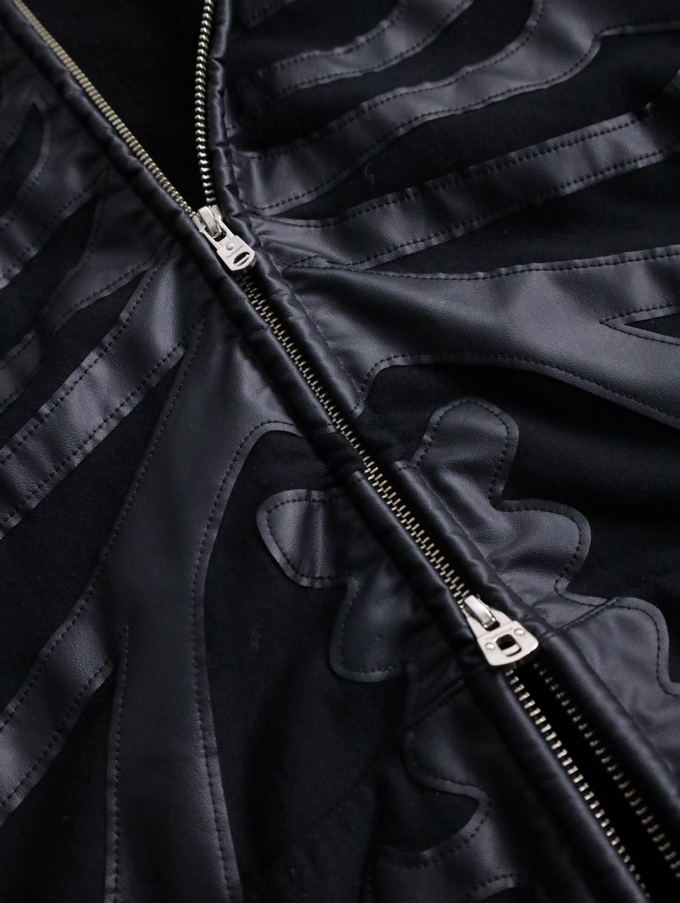 TAKAHIROMIYASHITATheSoloist. bone design zip hoodie black