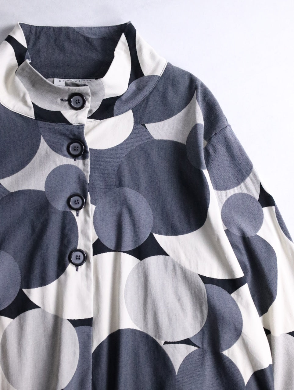standneck circle design shirtjacket white-gray-black
