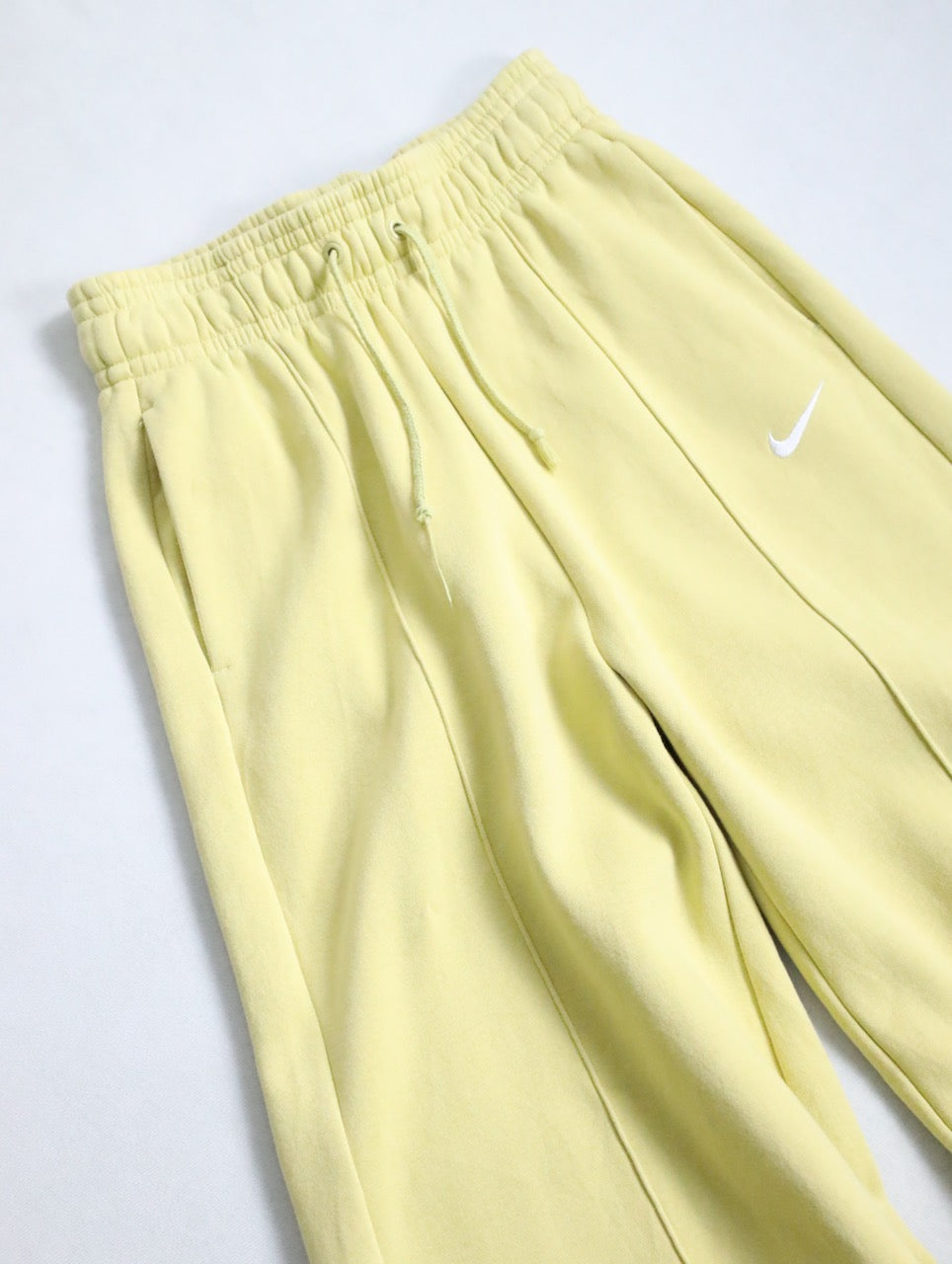 NIKE pin tack sweat pants mustard