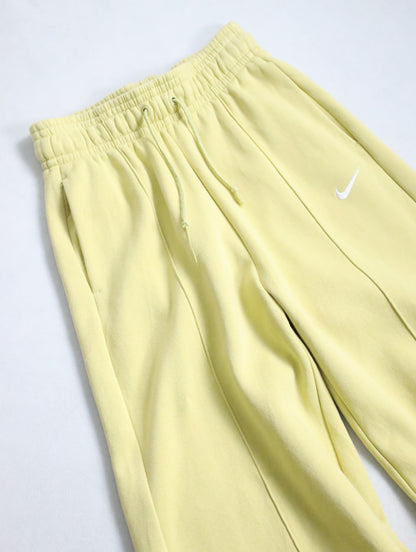 NIKE pin tack sweat pants mustard