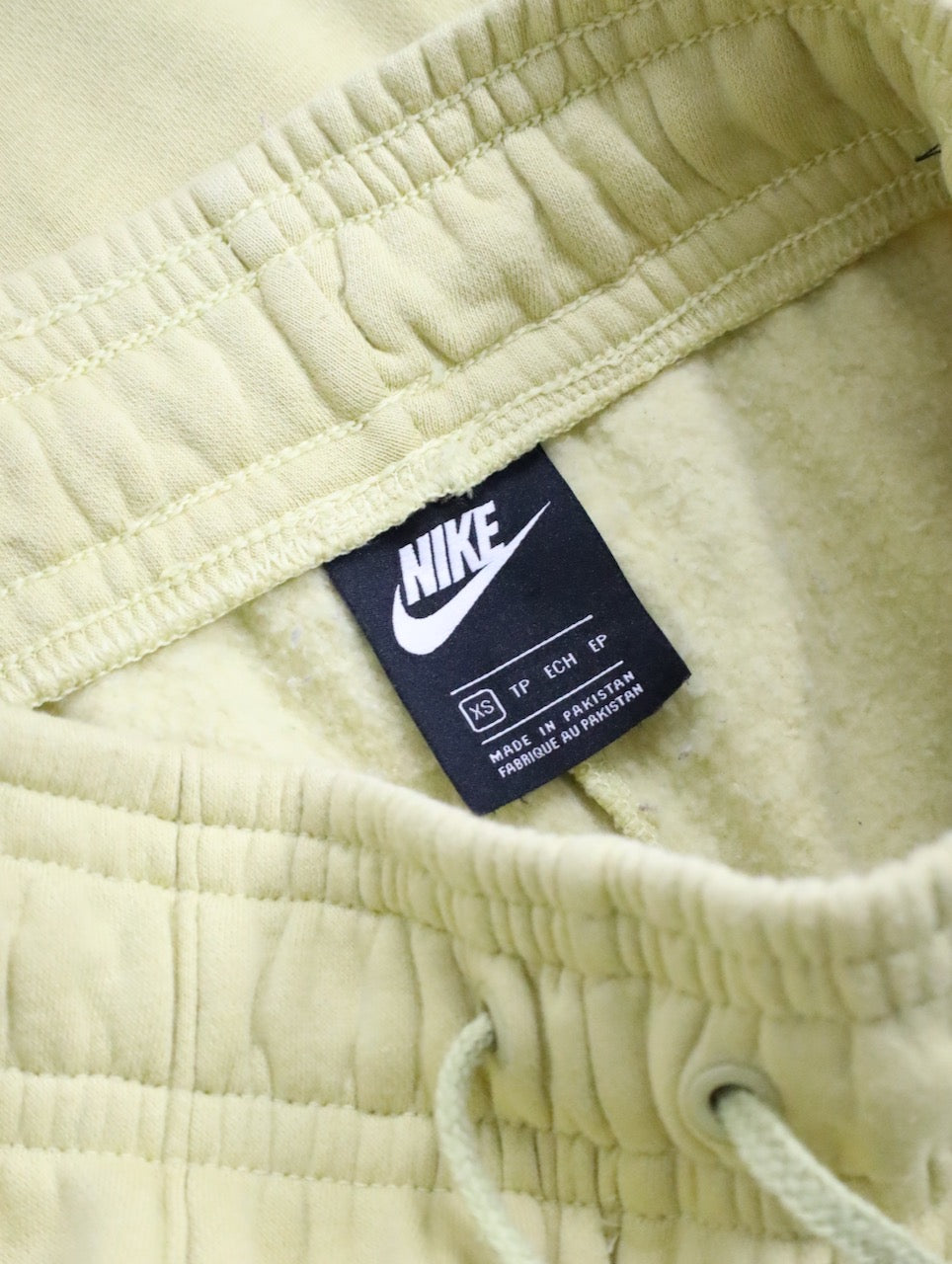 NIKE pin tack sweat pants mustard
