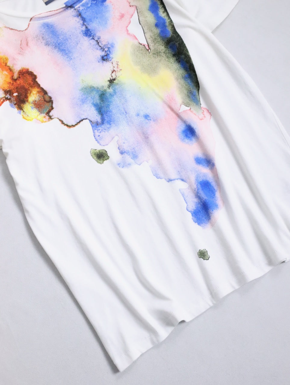 color print design tee white-multi