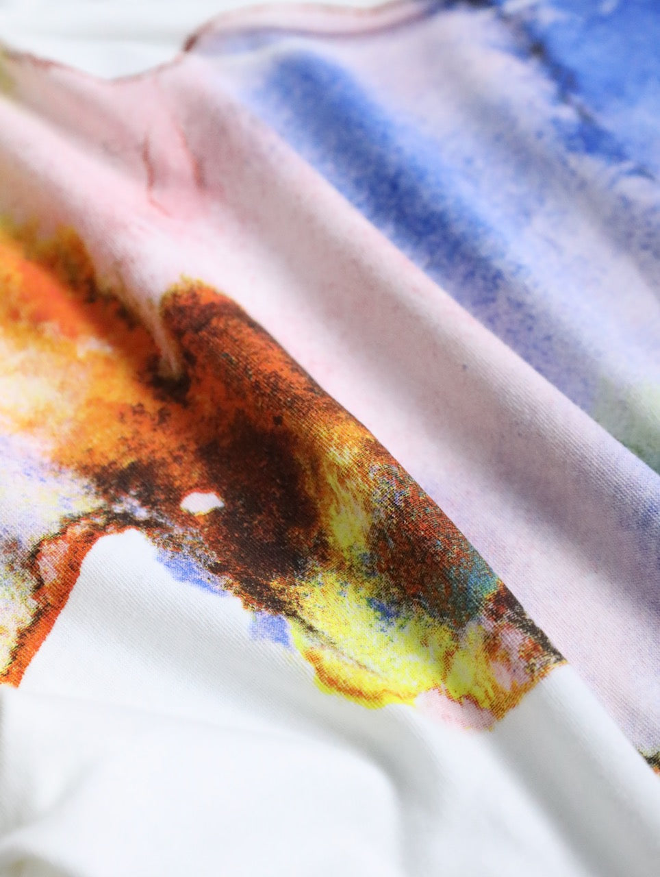 color print design tee white-multi