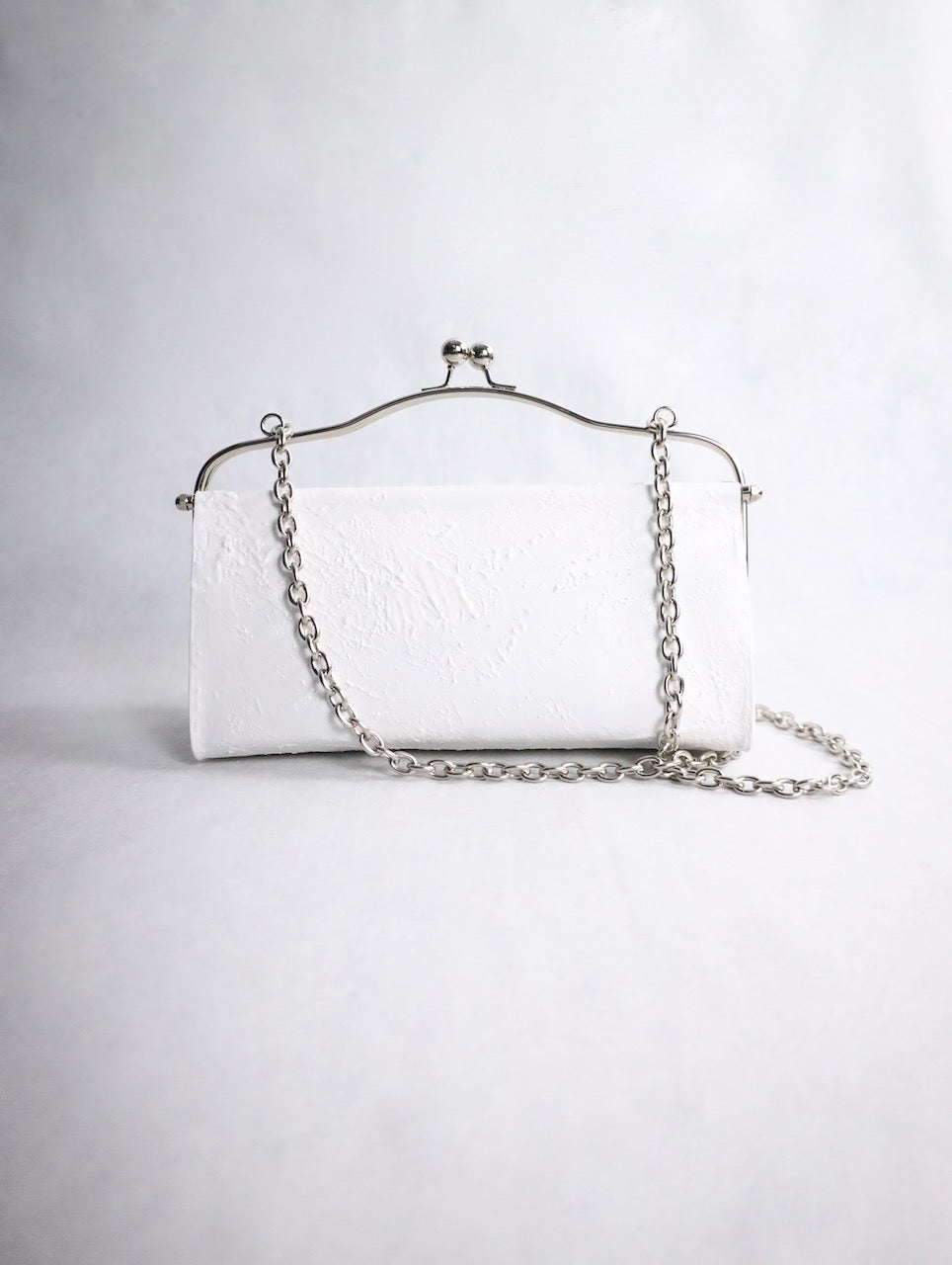 kagari yusuke chatelaine bag white