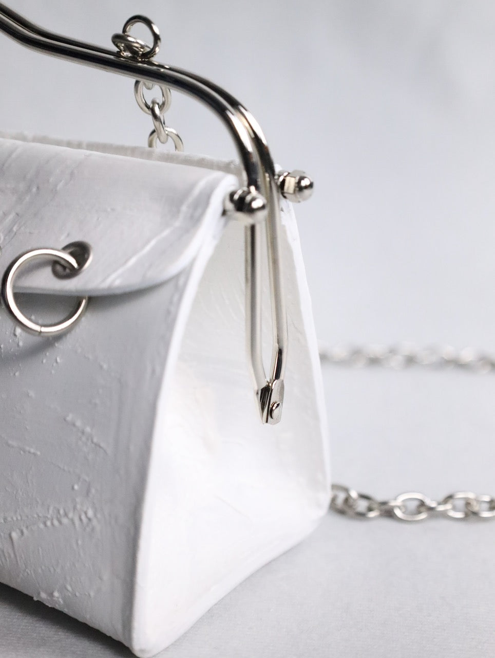 kagari yusuke chatelaine bag white
