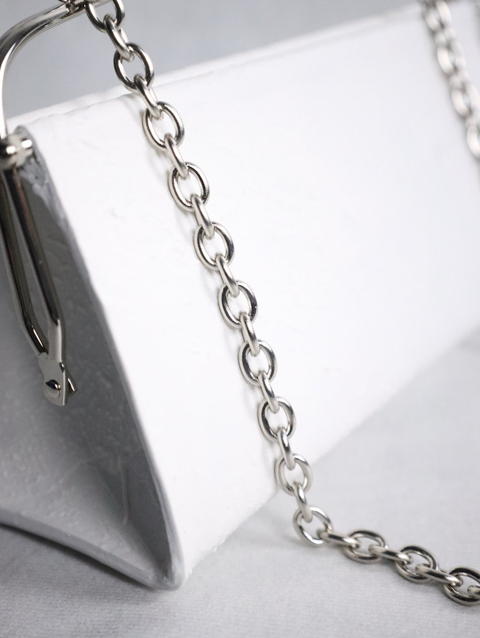 kagari yusuke chatelaine bag white