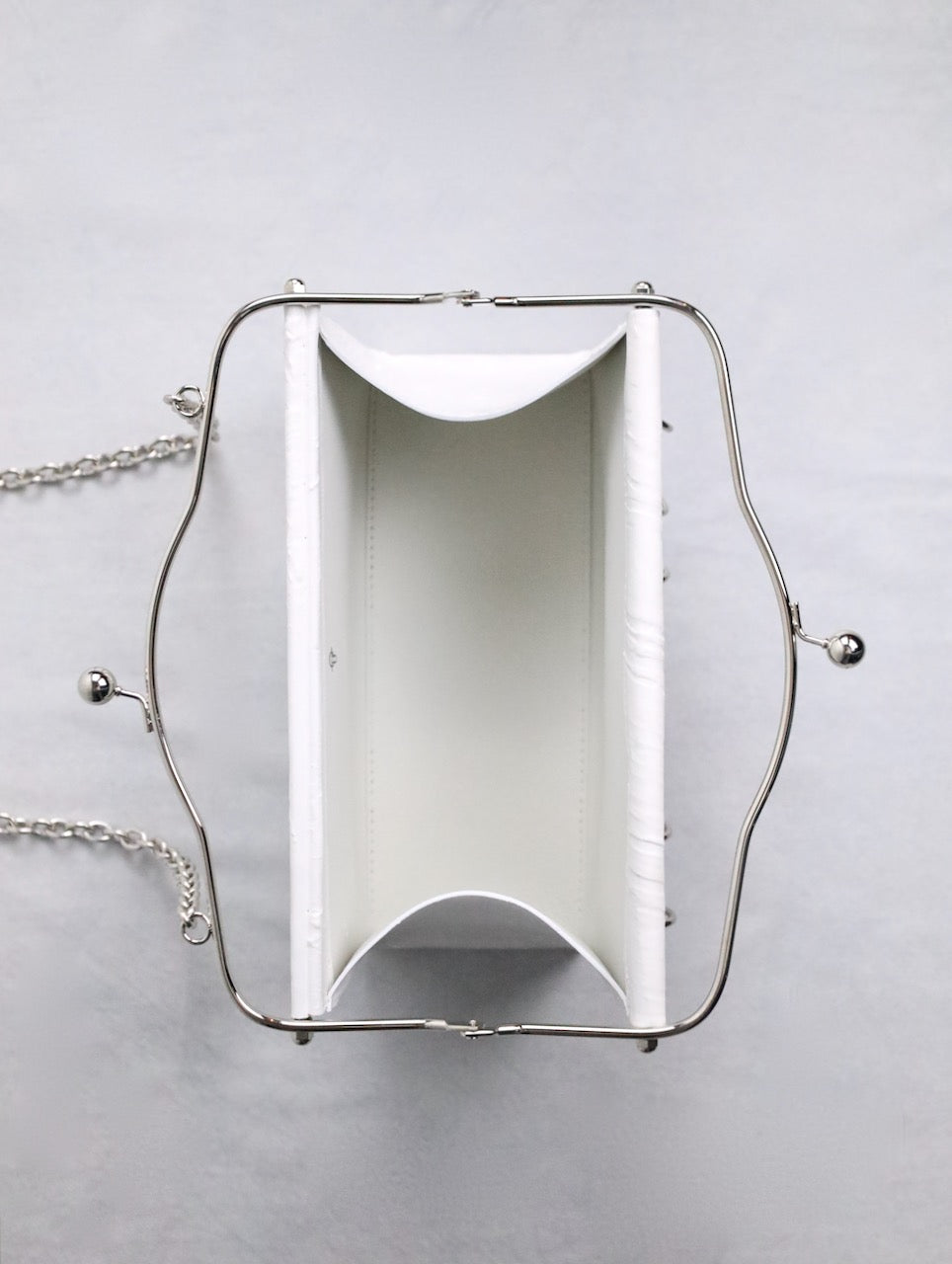 kagari yusuke chatelaine bag white
