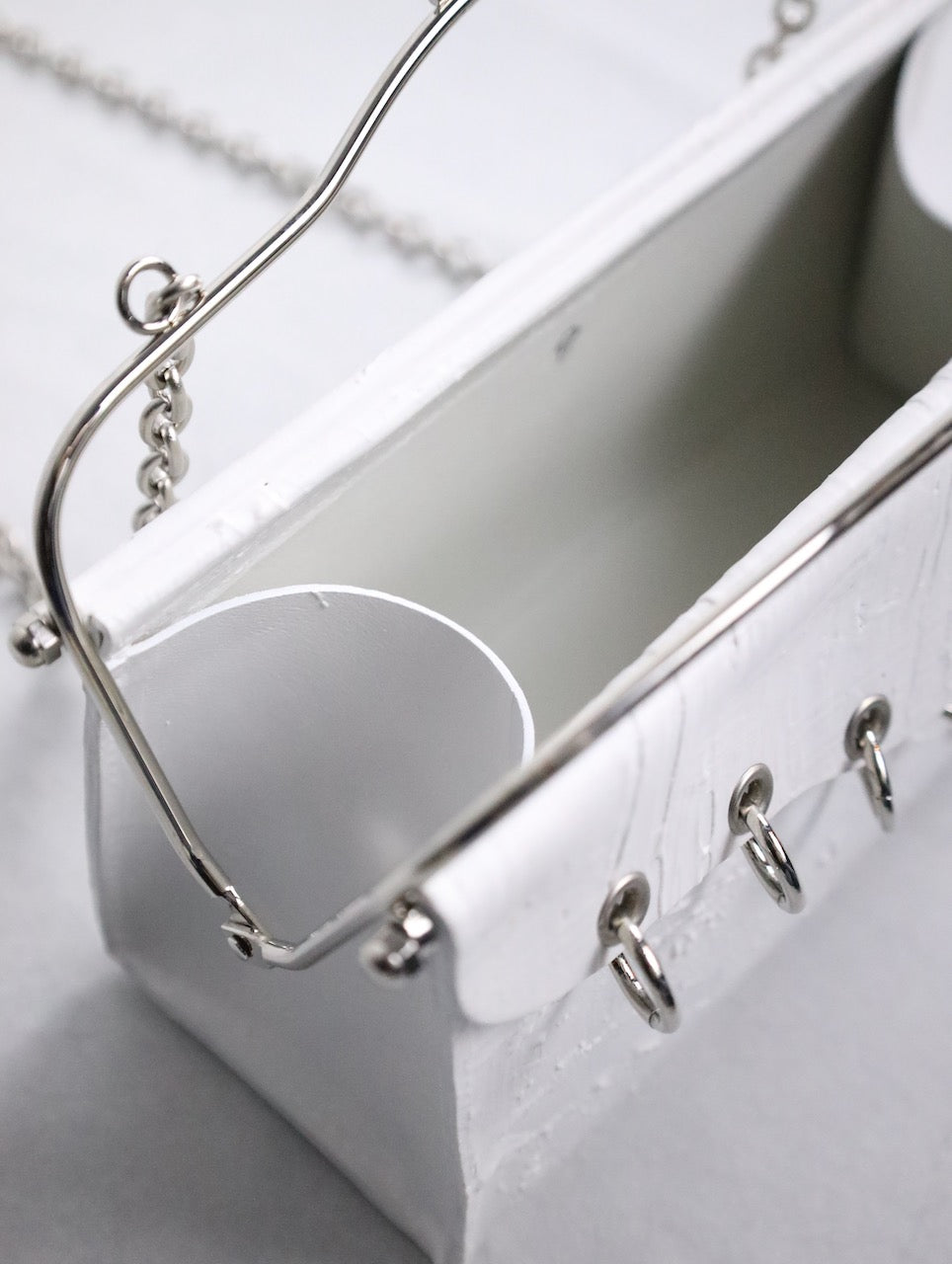 kagari yusuke chatelaine bag white