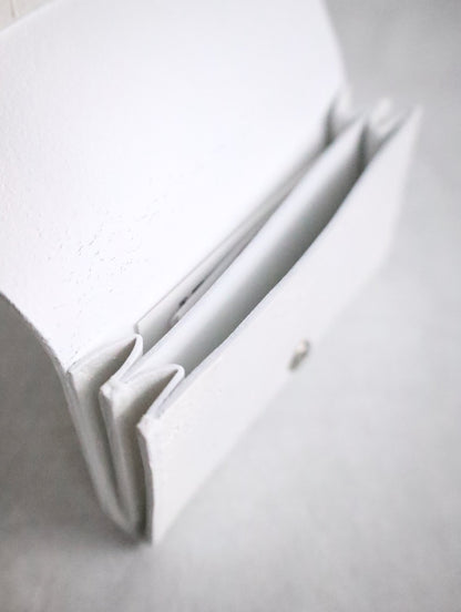 kagari yusuke card case white