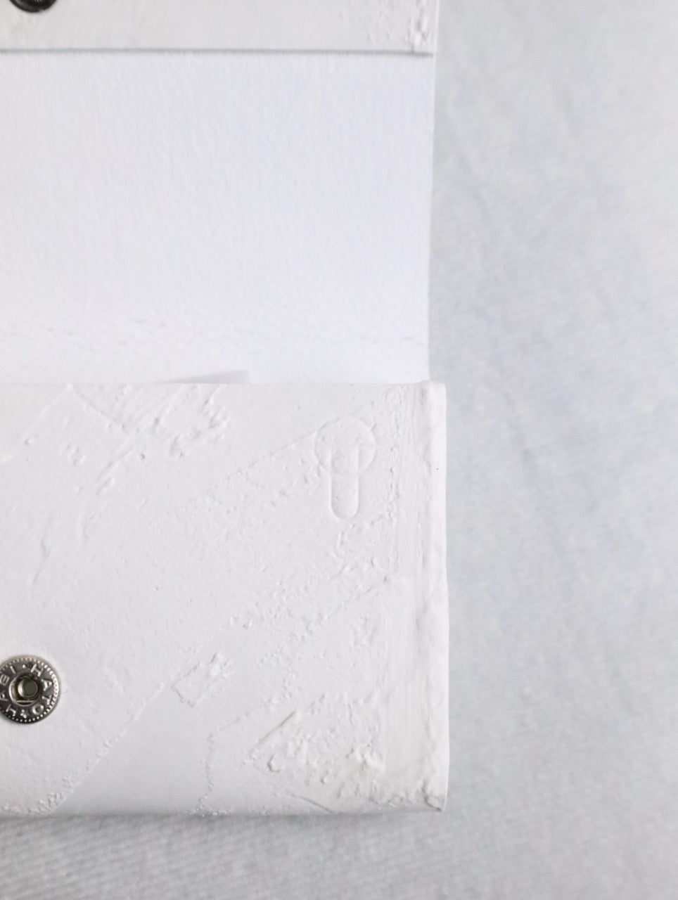 kagari yusuke card case white