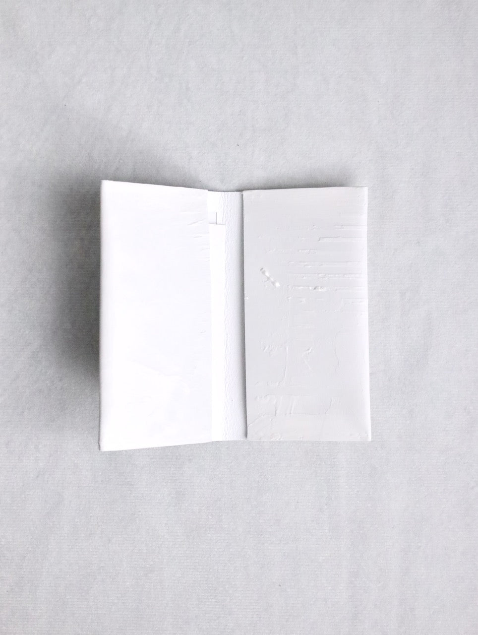 kagari yusuke business card holder white