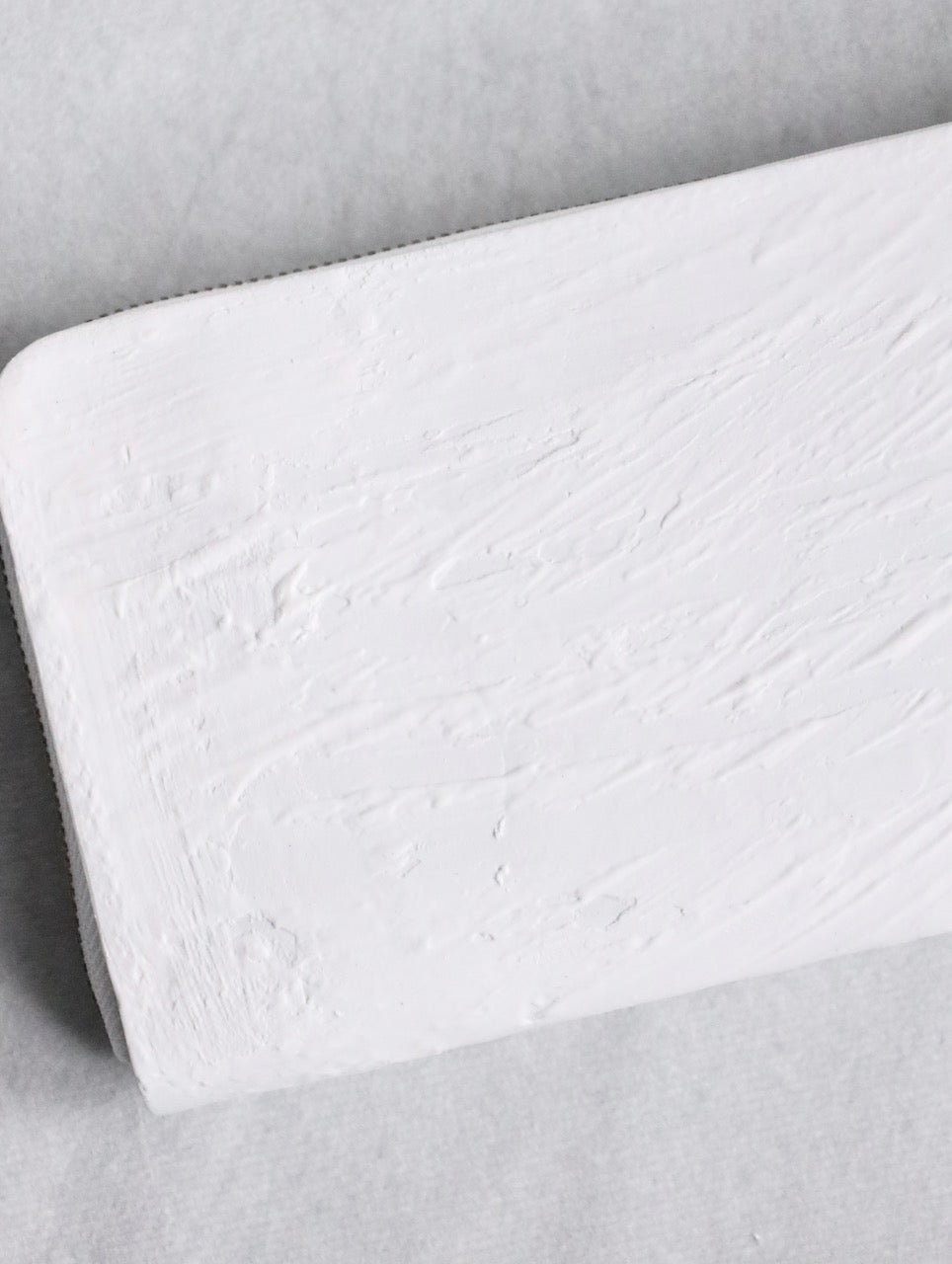 kagari yusuke zip-around long wallet white