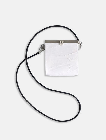 kagari yusuke clasp wallet white