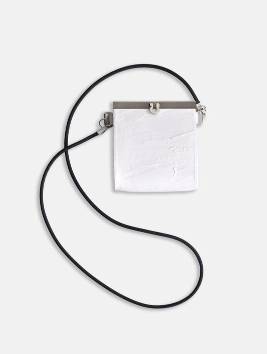 kagari yusuke clasp wallet white