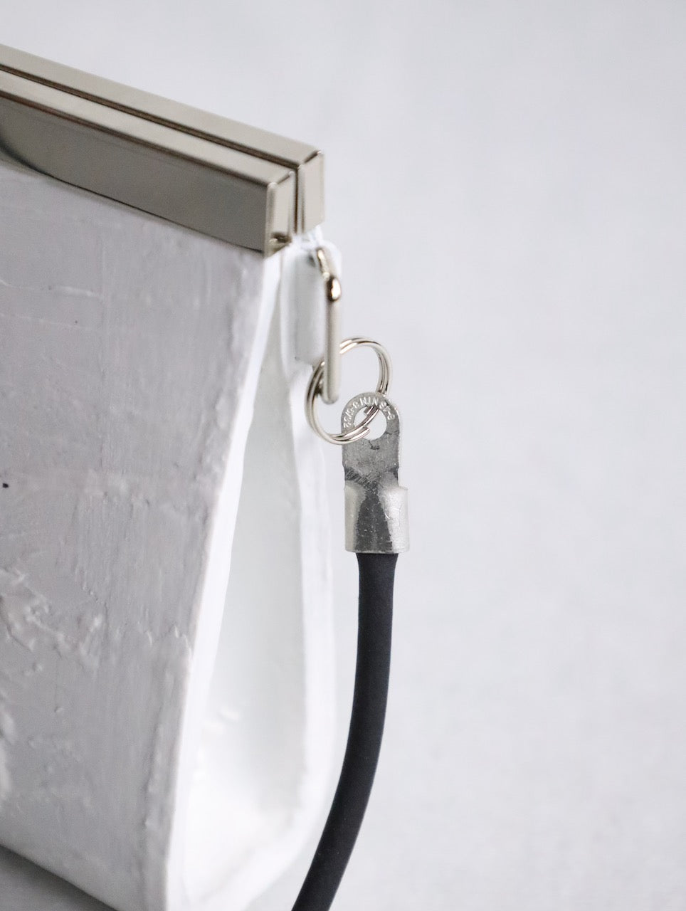 kagari yusuke clasp wallet white