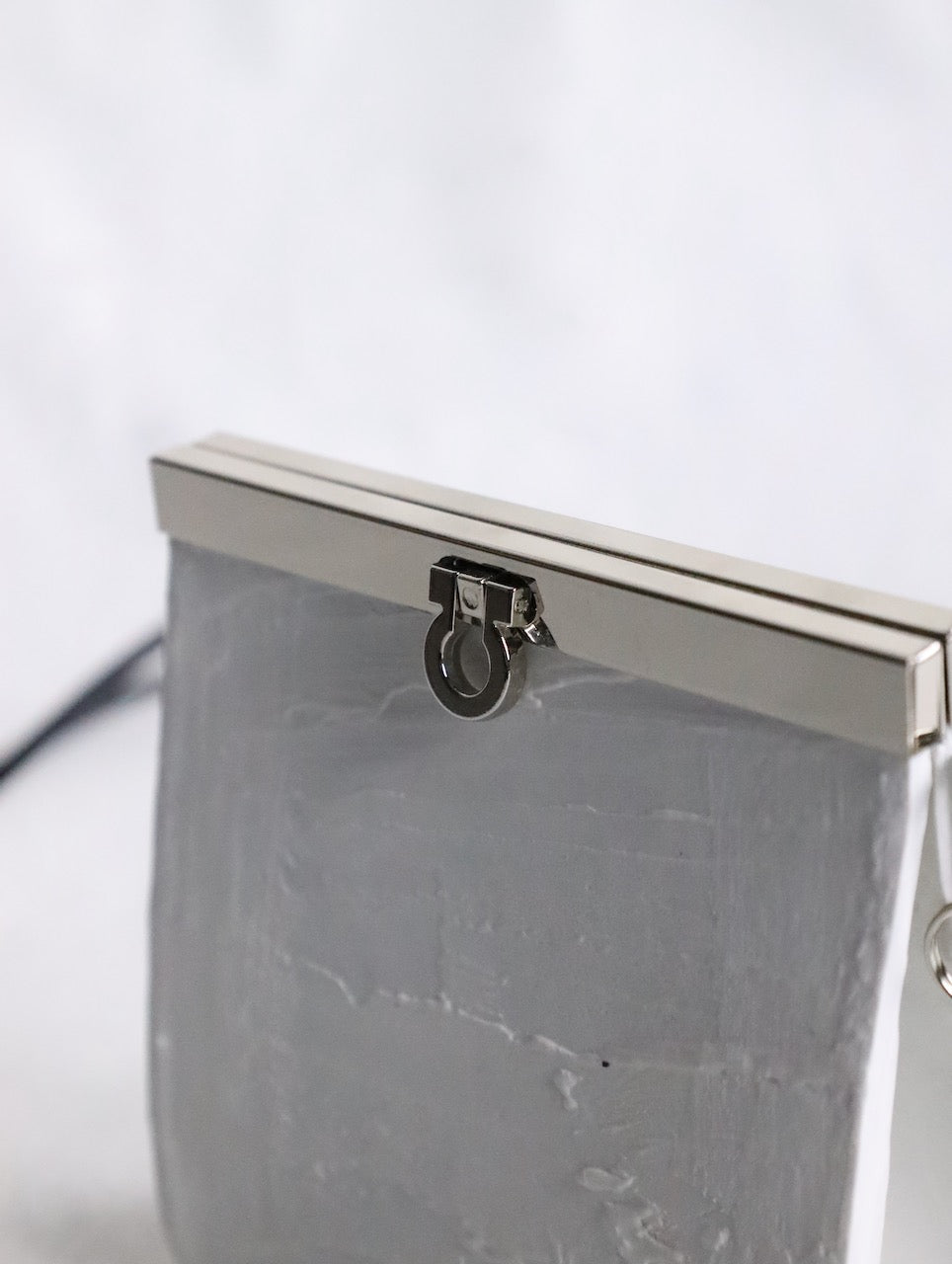 kagari yusuke clasp wallet white