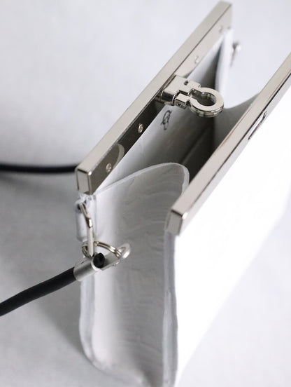 kagari yusuke clasp wallet white