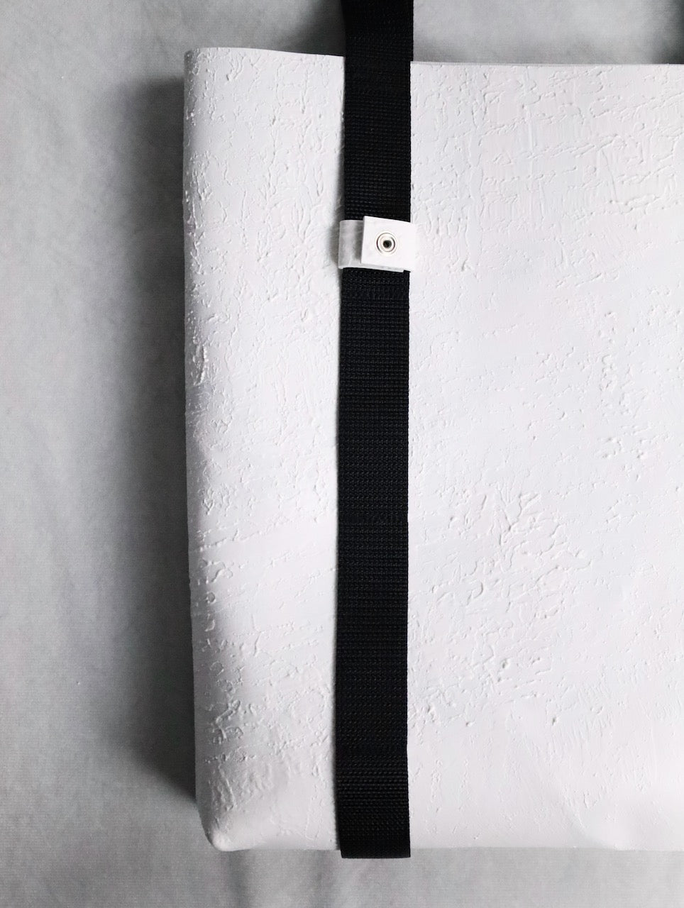 kagari yusuke webbing strap tote bag white