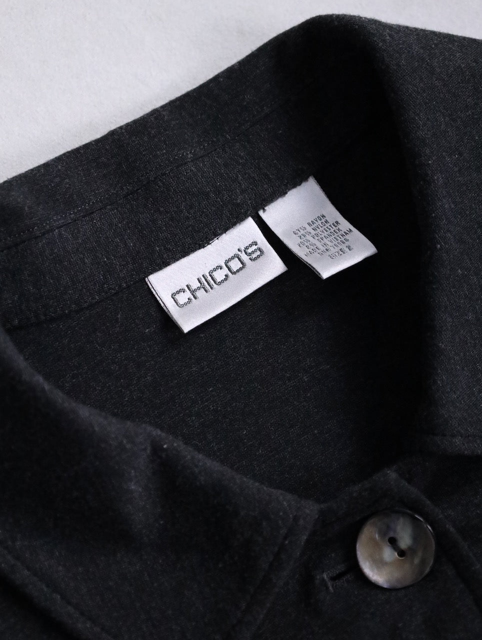 CHICO'S shell button short jacket gray