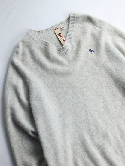 100% cashmere vneck knit light gray