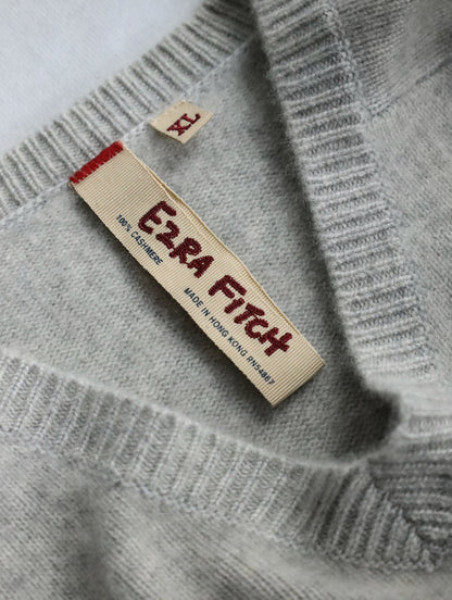100% cashmere vneck knit light gray