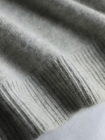 100% cashmere vneck knit light gray