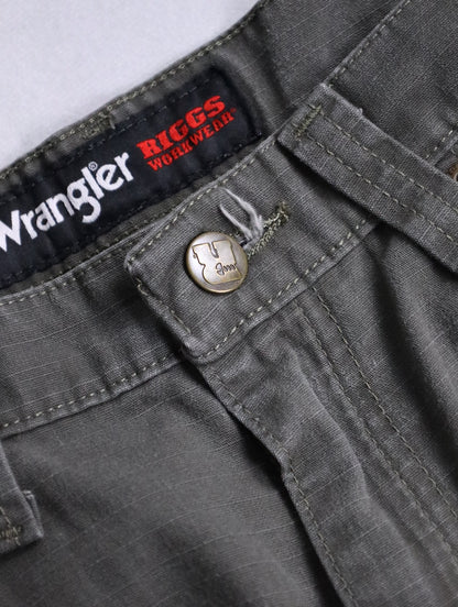 wrangler cargo shorts khaki