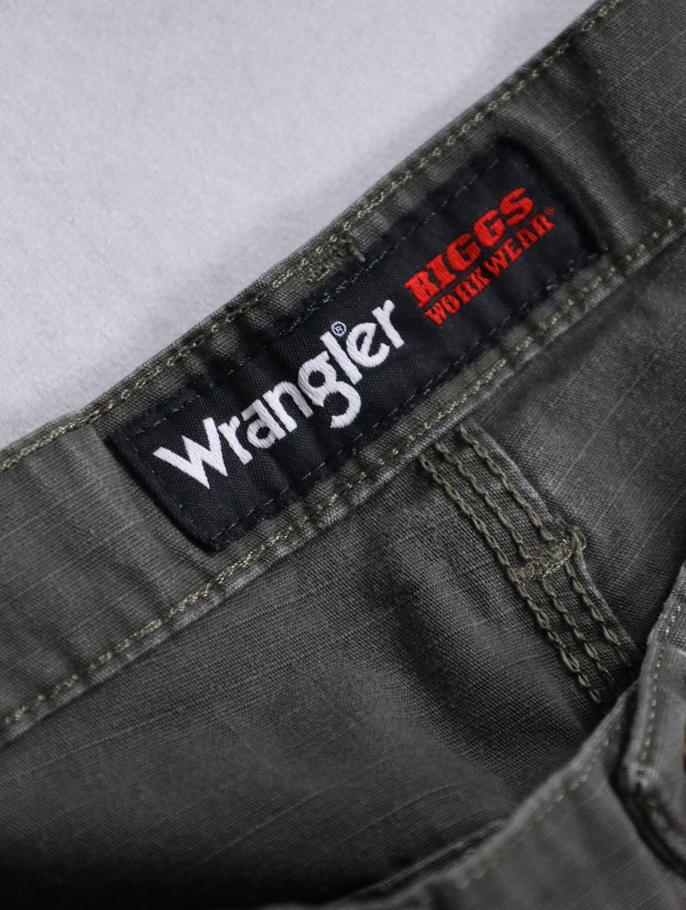 wrangler cargo shorts khaki