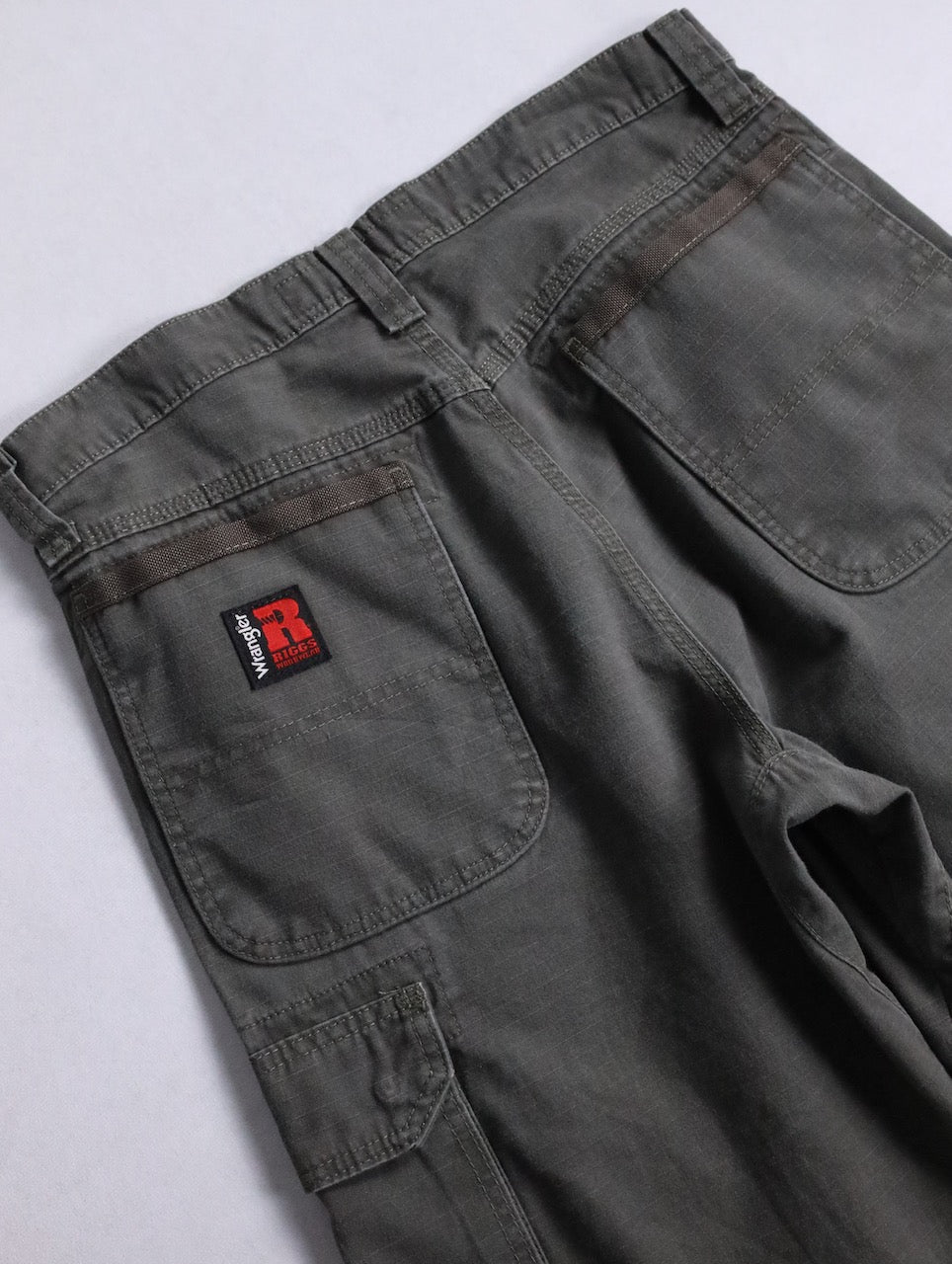 wrangler cargo shorts khaki